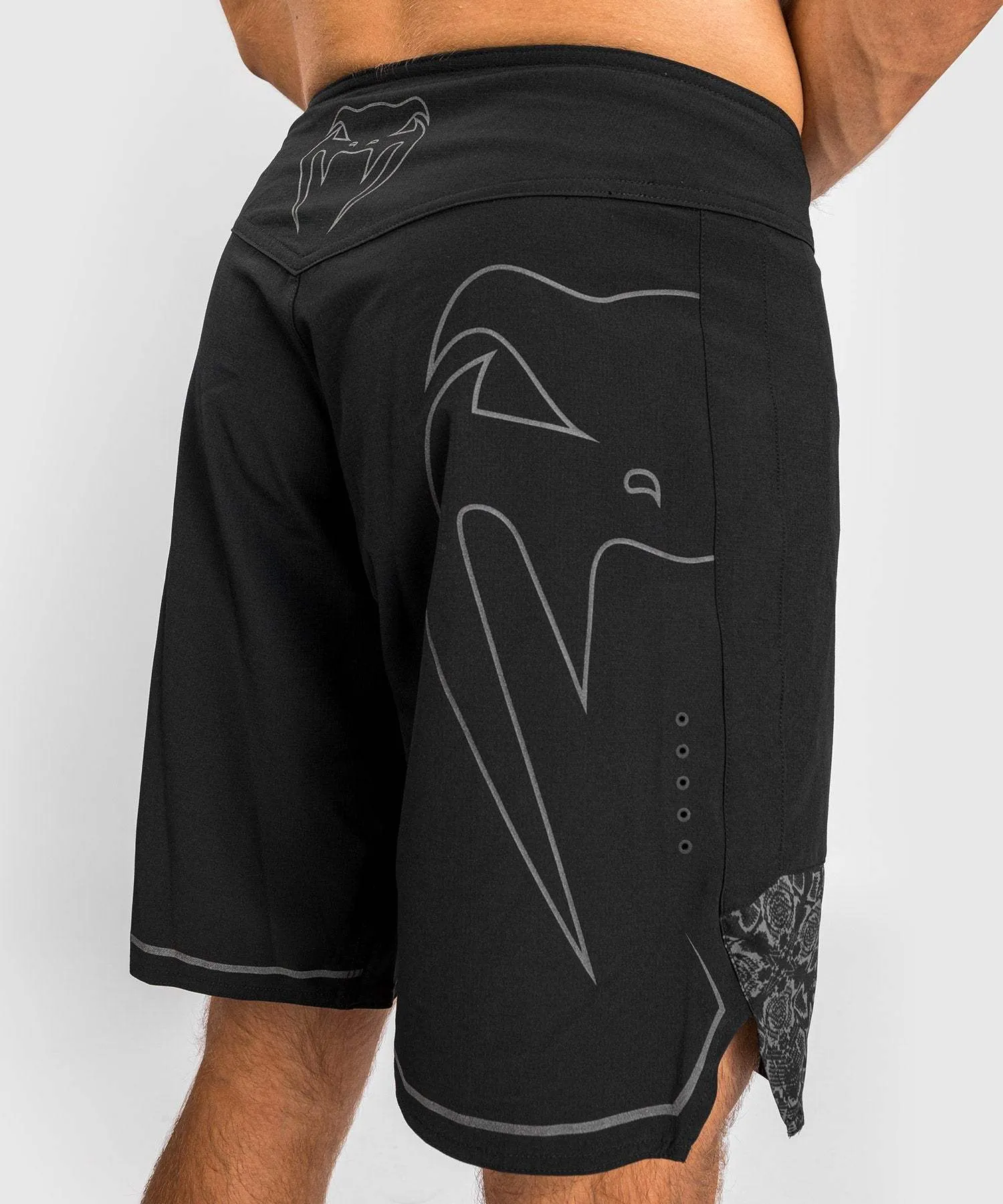 FIGHTSHORTS REFLECTIVE LIGHT 4.0 VENUM