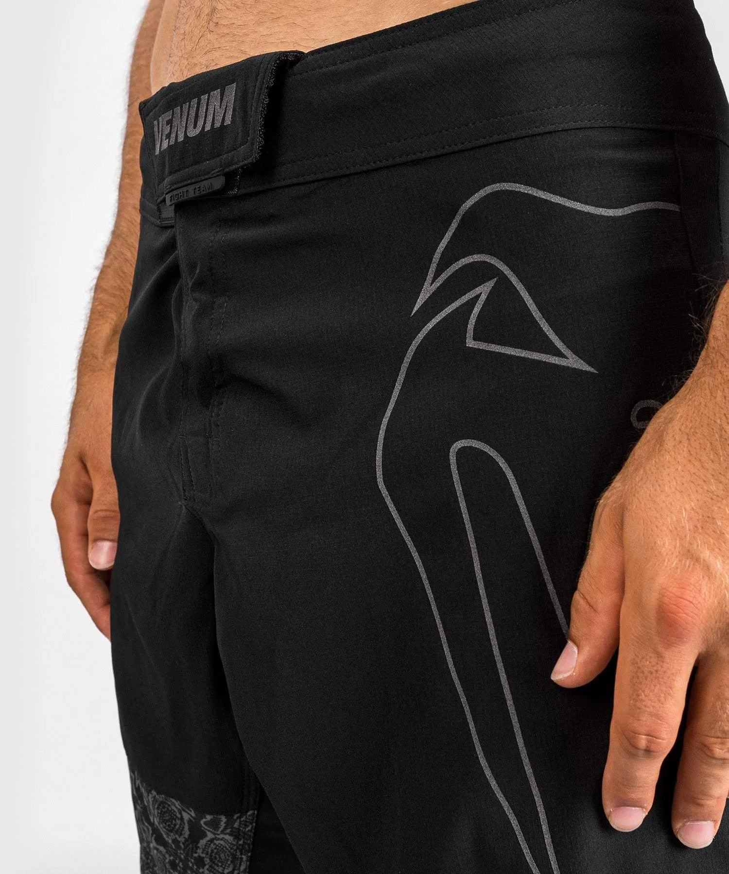 FIGHTSHORTS REFLECTIVE LIGHT 4.0 VENUM