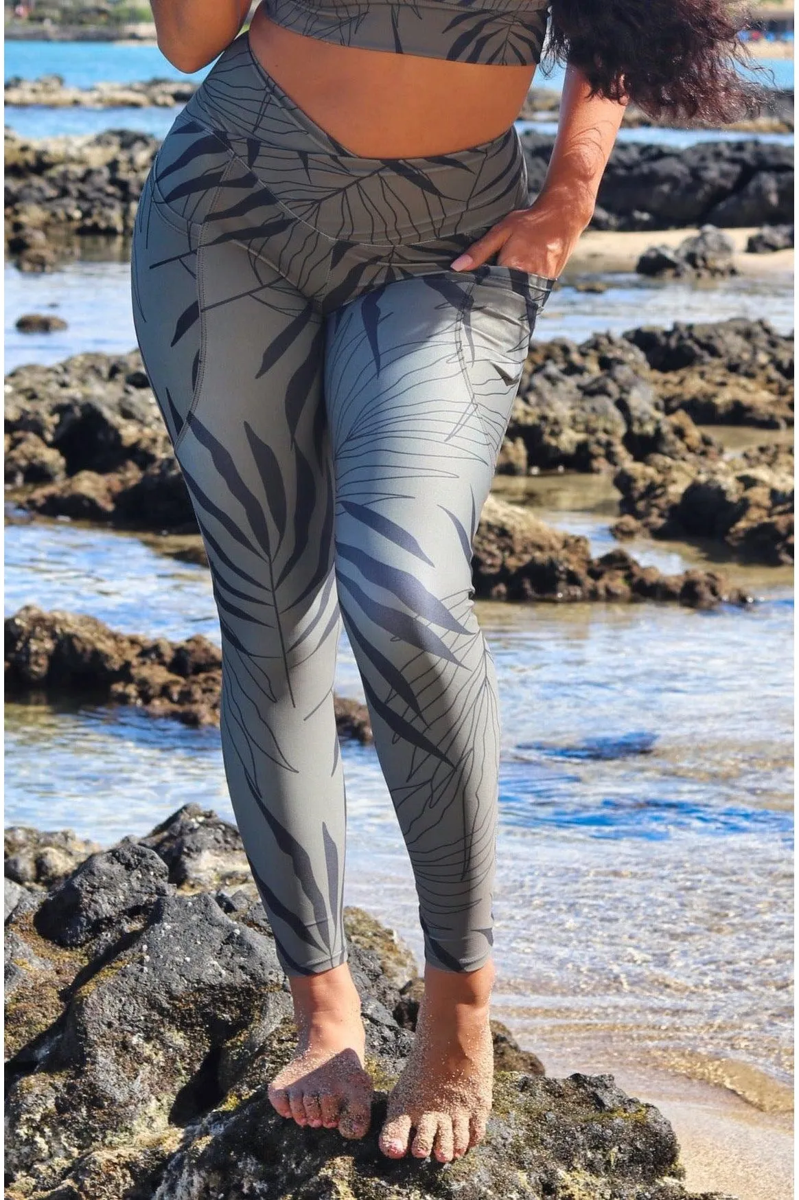 'Ōkupu Crossover Pocket Leggings