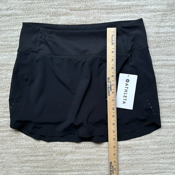 NWT Athleta Run With It 14&quot; Skort Black Size Medium