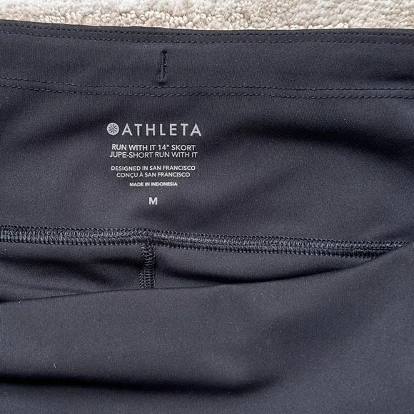 NWT Athleta Run With It 14&quot; Skort Black Size Medium