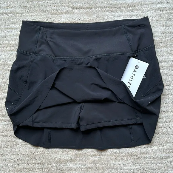 NWT Athleta Run With It 14&quot; Skort Black Size Medium