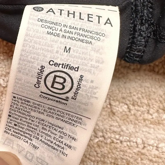 NWT Athleta Run With It 14&quot; Skort Black Size Medium