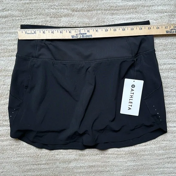 NWT Athleta Run With It 14&quot; Skort Black Size Medium