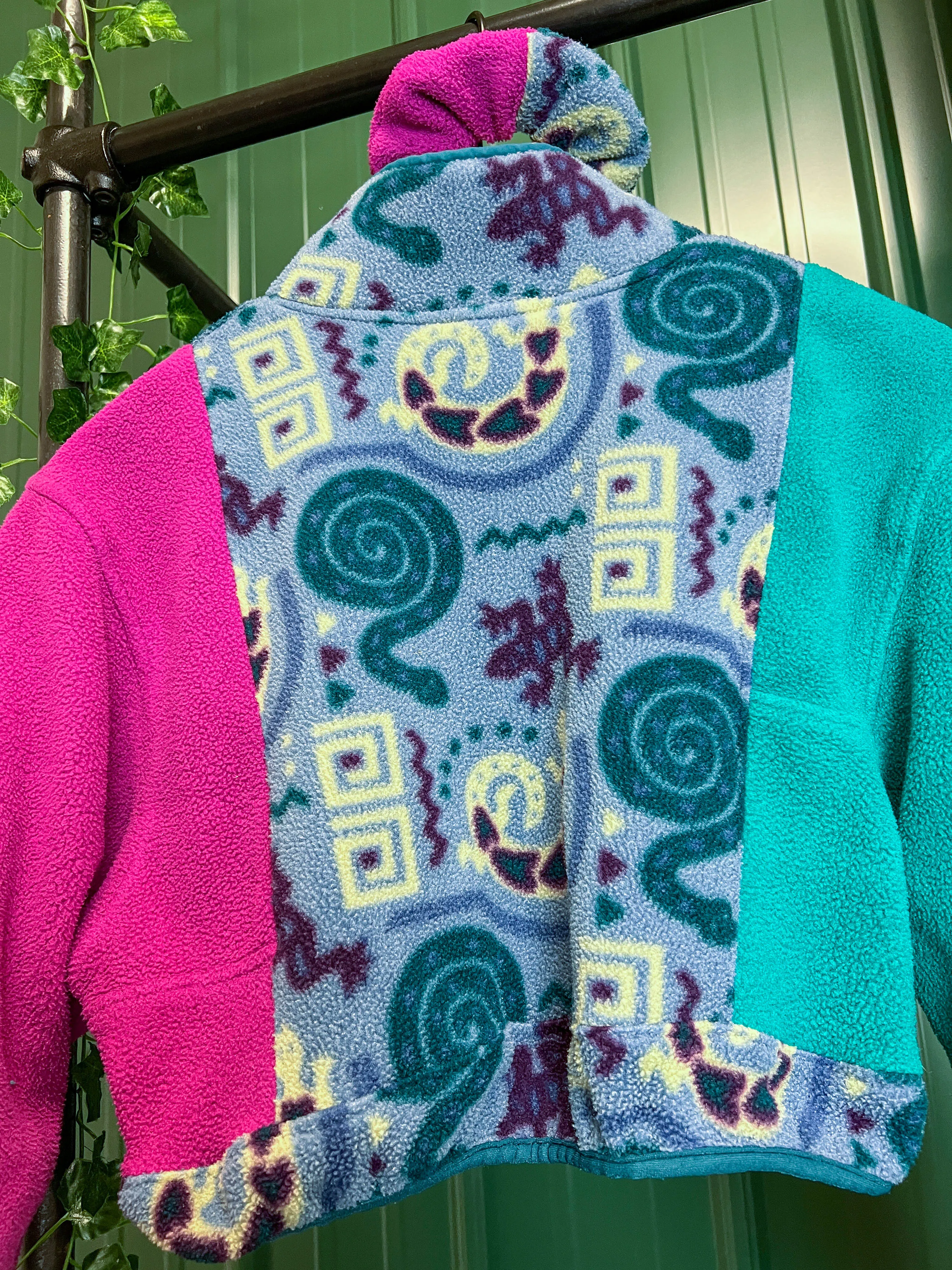 " 1 of 1" Mixed Berry Patchwork Crop Fleece (S/M)