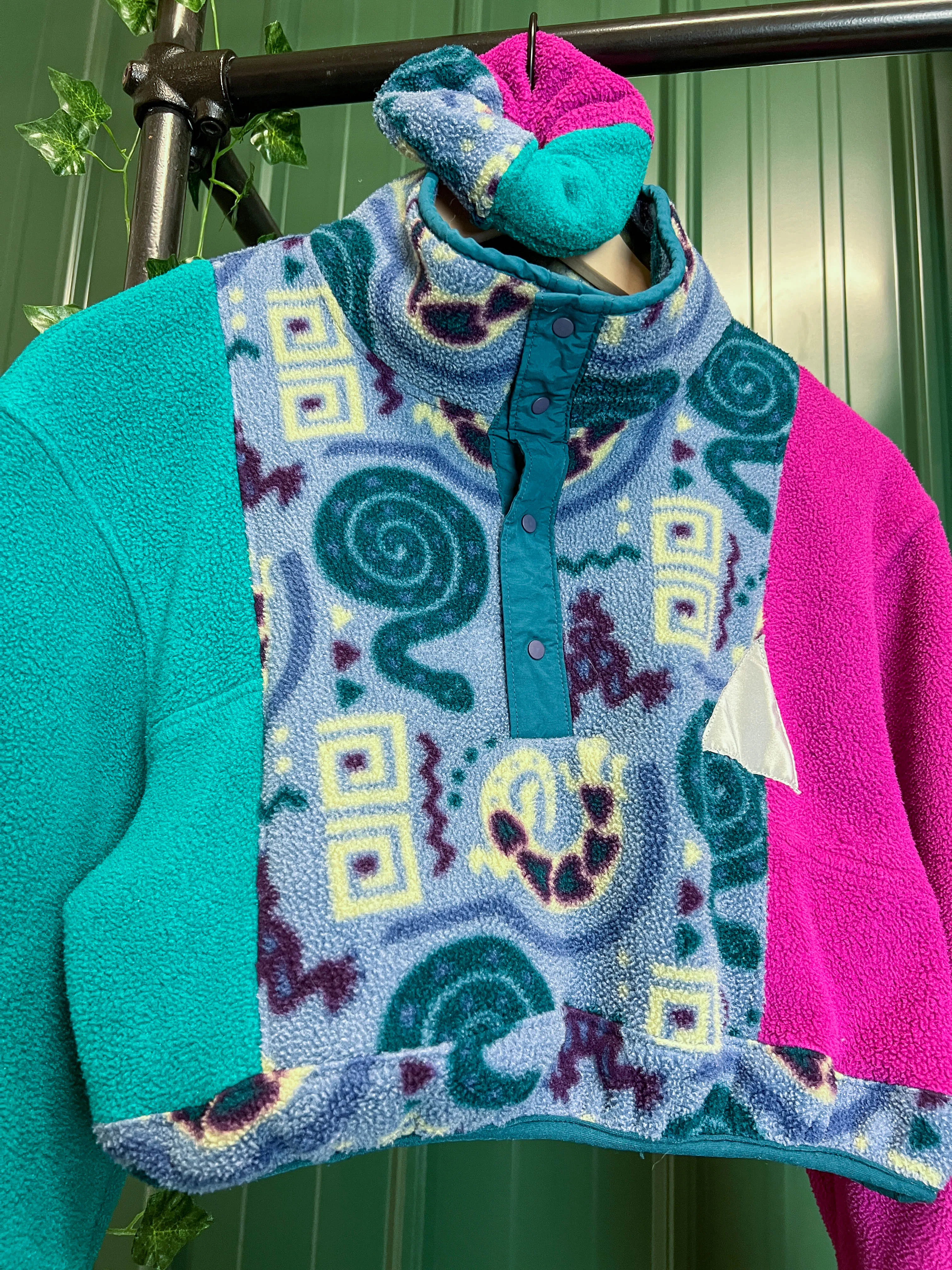 " 1 of 1" Mixed Berry Patchwork Crop Fleece (S/M)