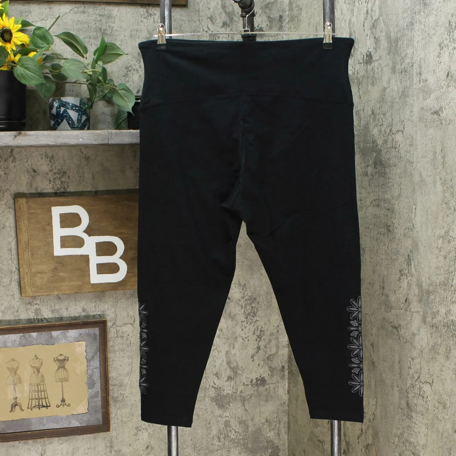 Yummie Women's Geo Floral Embroidered Leggings Black Plus 2X